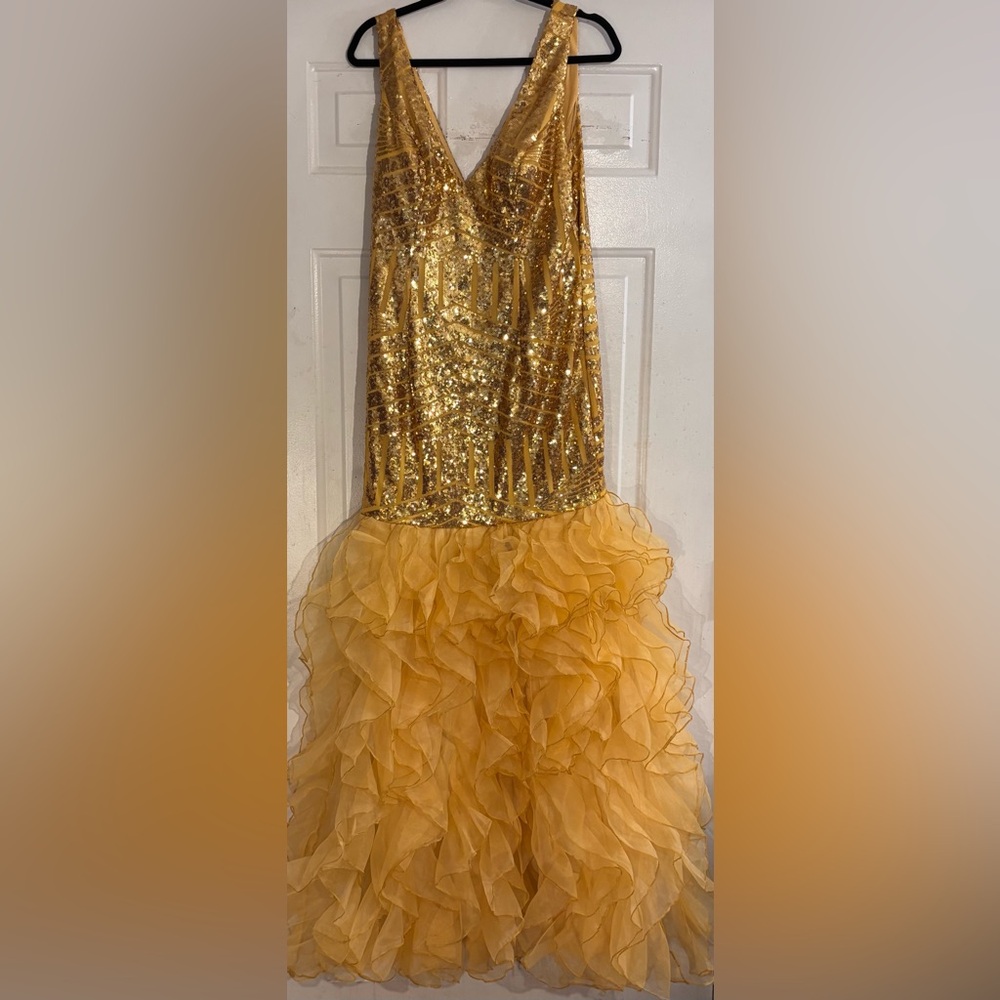 Elegant Yellow Evening Gown - Picture 4 of 6